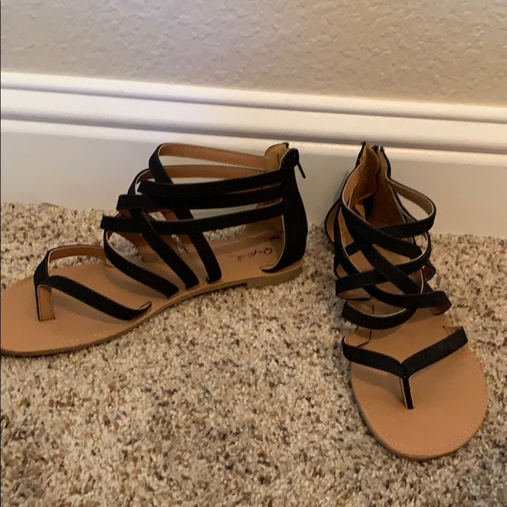 Qupid Women’s Black Strappy Sandals
